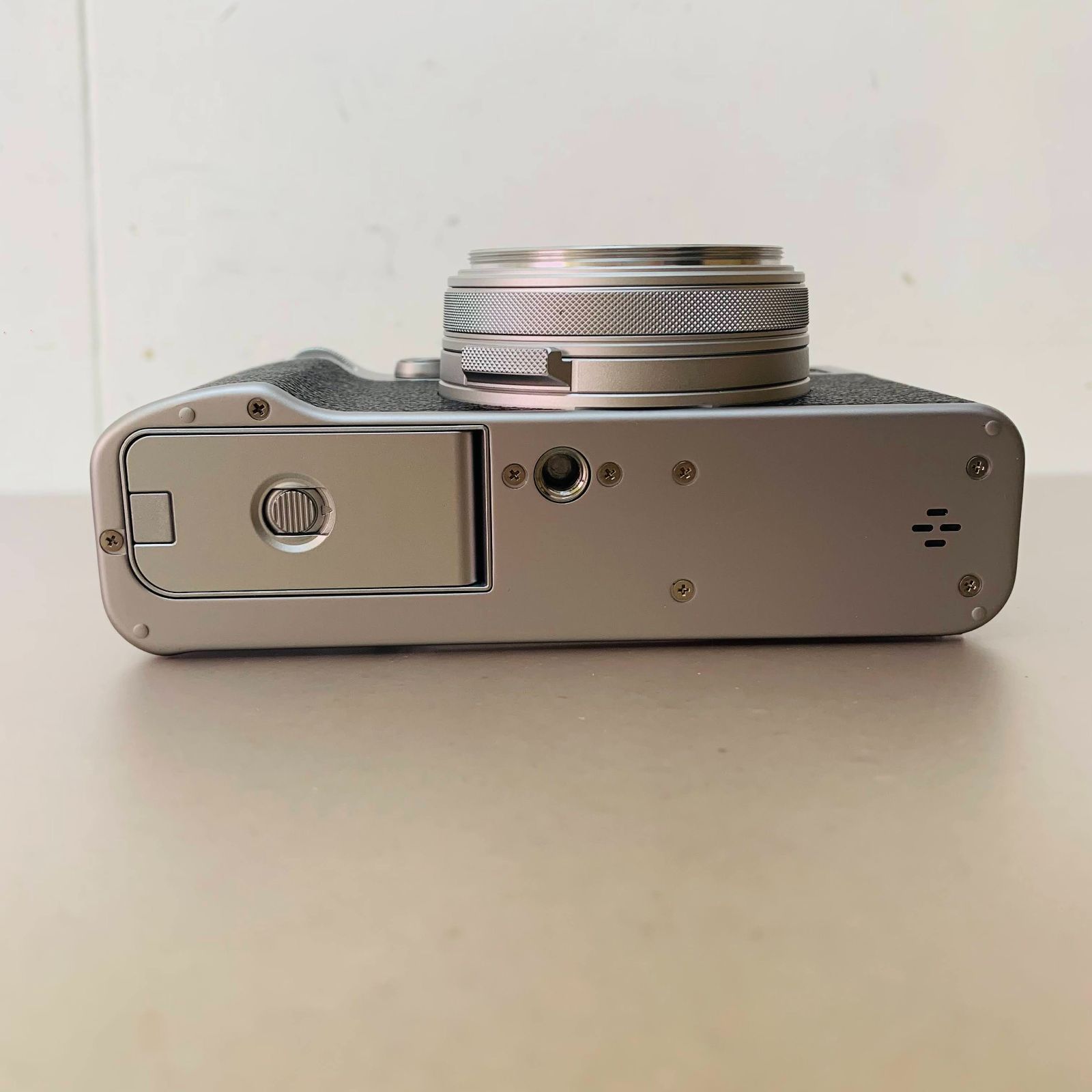美品 FUJIFILM X-100VI シルバー 付属品完備 シャッター回数450