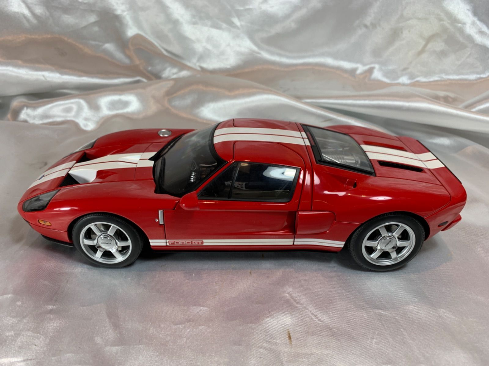 AUTOart Ford GT 1/18 レッドダイキャストミニカー￼ 1/18 フォード GT 2017 （メタリック・レッド／シルバー