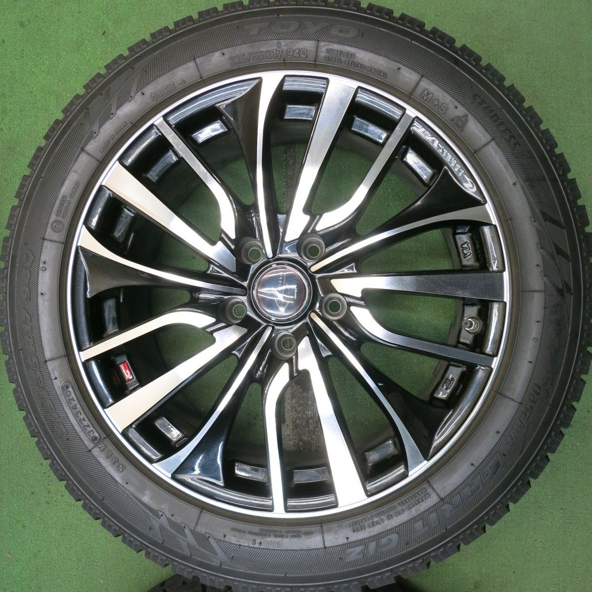 バリ溝！9.5分☆LEONIS VT 215/55R17 スタッドレス トーヨー