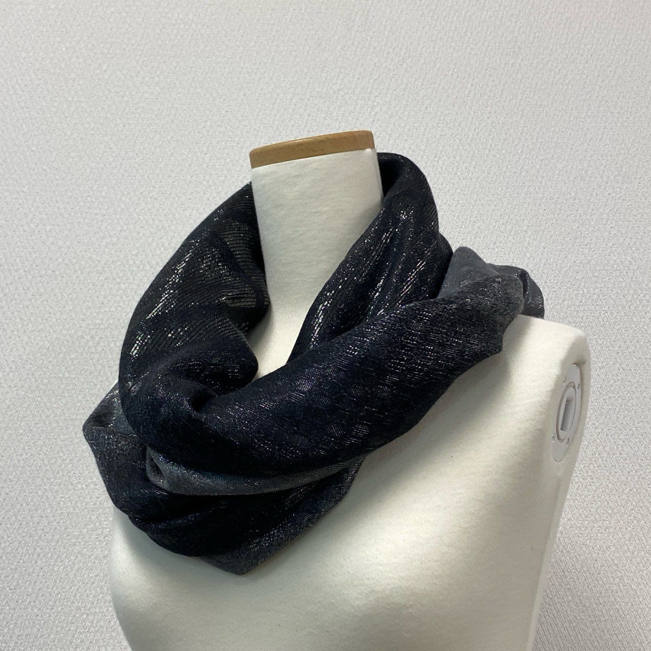 j16 BVLGARI ブルガリ 大判ストール マフラー イタリア製 ラメ グラデーション グレー メンズ ユニセックスu02t