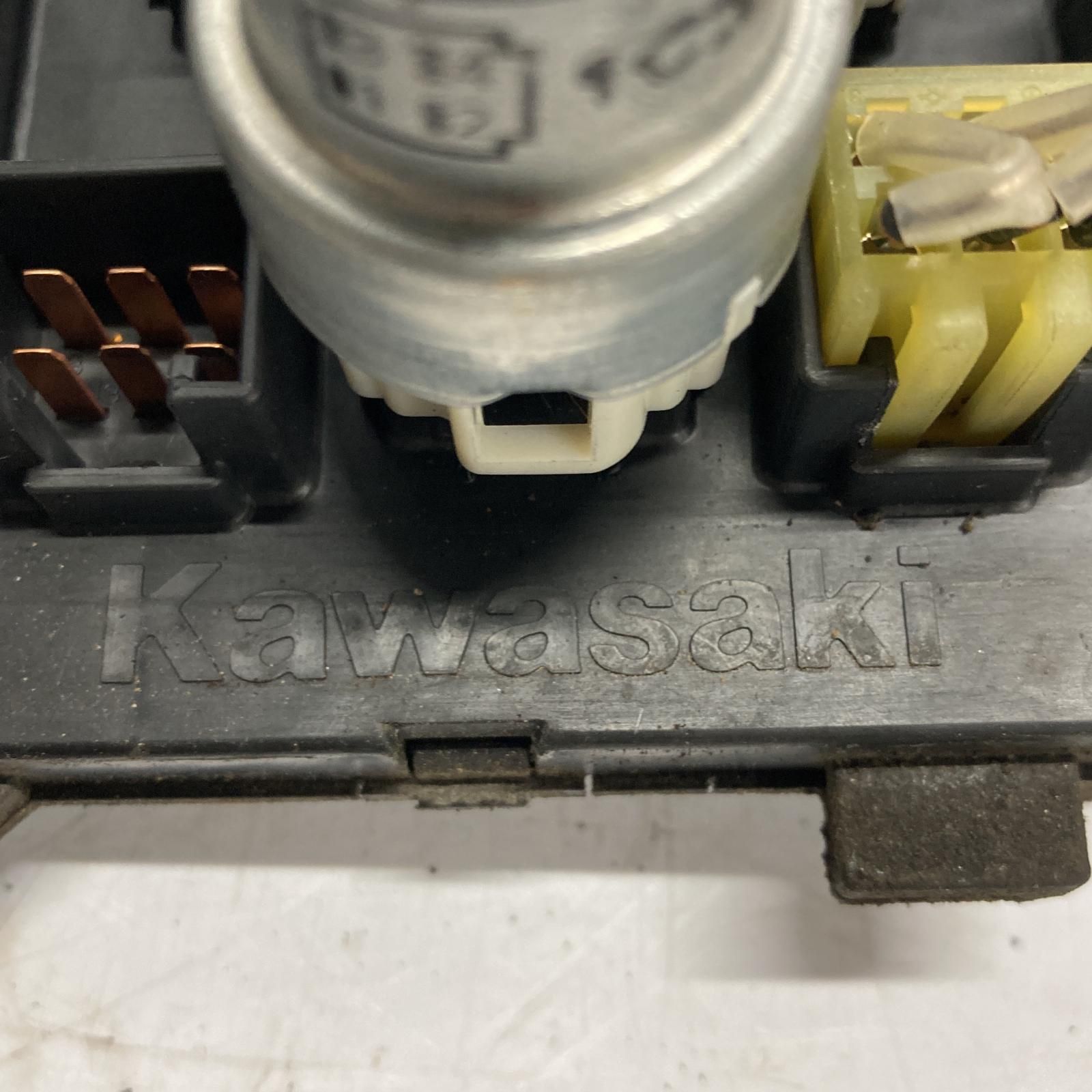 KAWASAKI GPZ750F ヒューズボックス - メルカリ