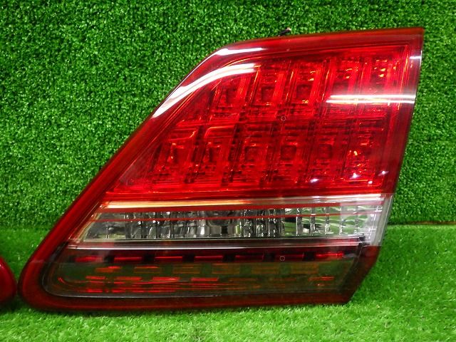 トヨタ GRS200 GRS203 クラウンロイヤル 前期 内テールレンズ 左右 30