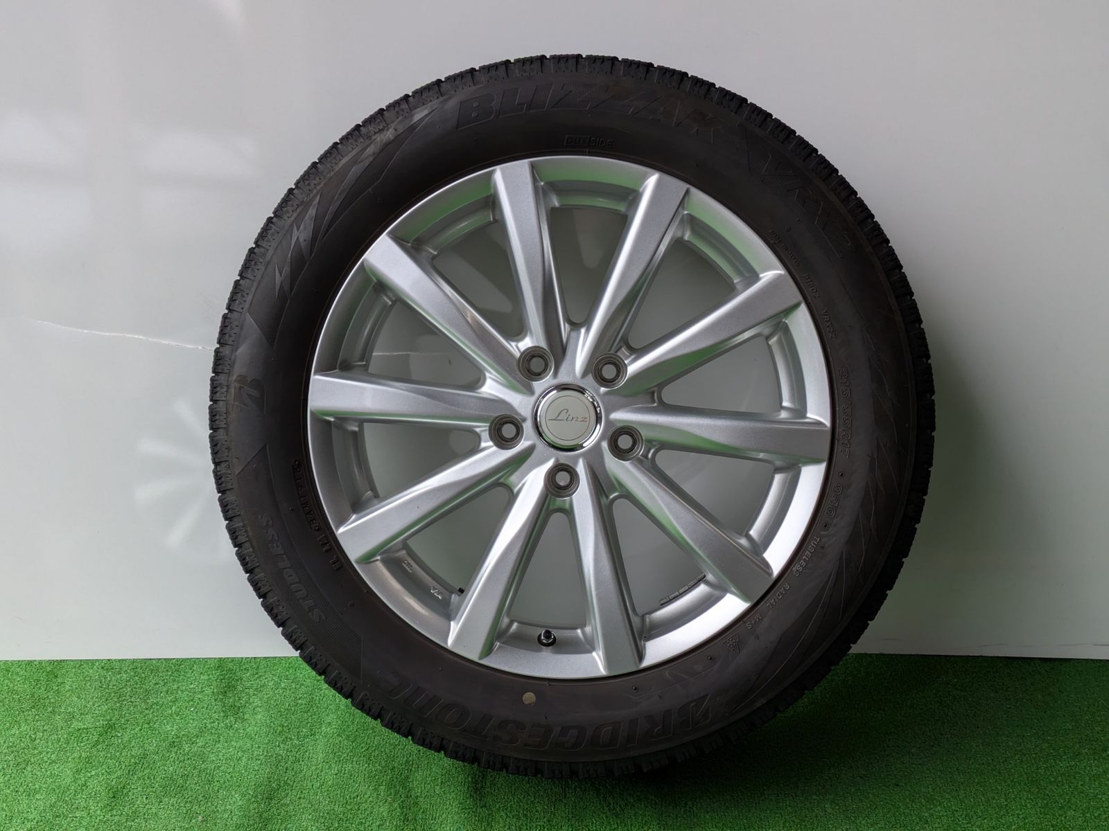 2018年製 ブリヂストン ブリザックVRX2 17インチアルミホイール付きスタッドレスタイヤ4本 215 55R17 94Q BRIGHTFACE_UK