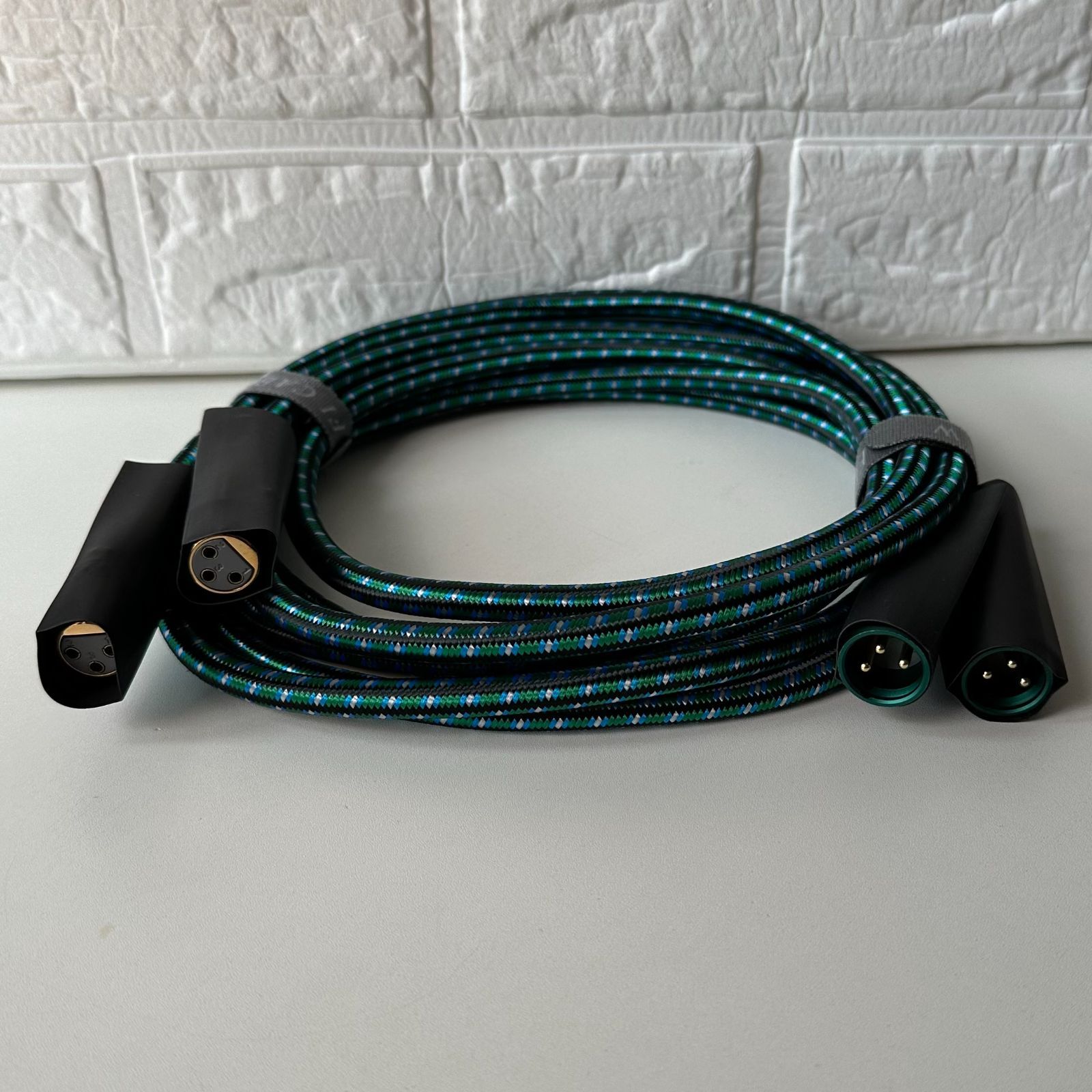 SKW Hi-Fi のXLRオーディオケーブル Amazon.com: SKW A Pair Balanced XLR Male to XLR Female 3 PIN