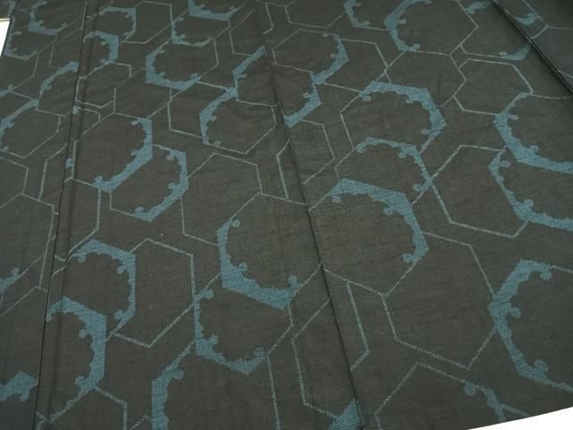平和屋着物▽上質な紬　単衣　亀甲文様　黒地　正絹　逸品　未使用　AAAV8456fy 平和屋着物▽上質な紬 単衣 亀甲文様 黒地 正絹 逸品 未使用