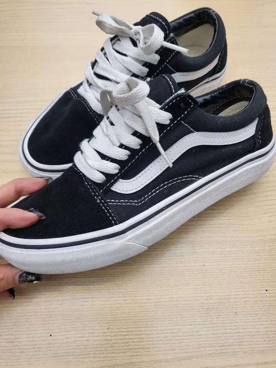 【雷市場（ポンジャン）商品韓国直送】 VANS(バンズ) オールドスクール 黒 白 スニーカーズ 225
