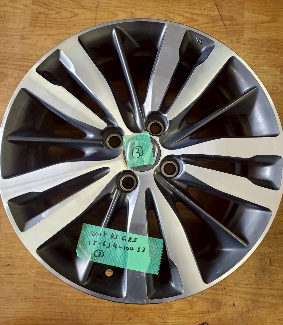 フィットRS GK5純正15インチ