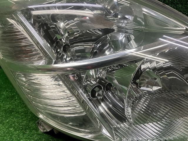 比較的綺麗 トヨタ ANM10/15 アイシス 前期 右ヘッドライト HID 44-61