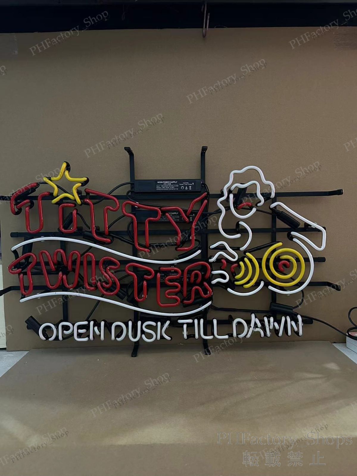 TITTY TWISTERフロムダスクティルドーン電飾看板ネオン管 ネオンサイン
