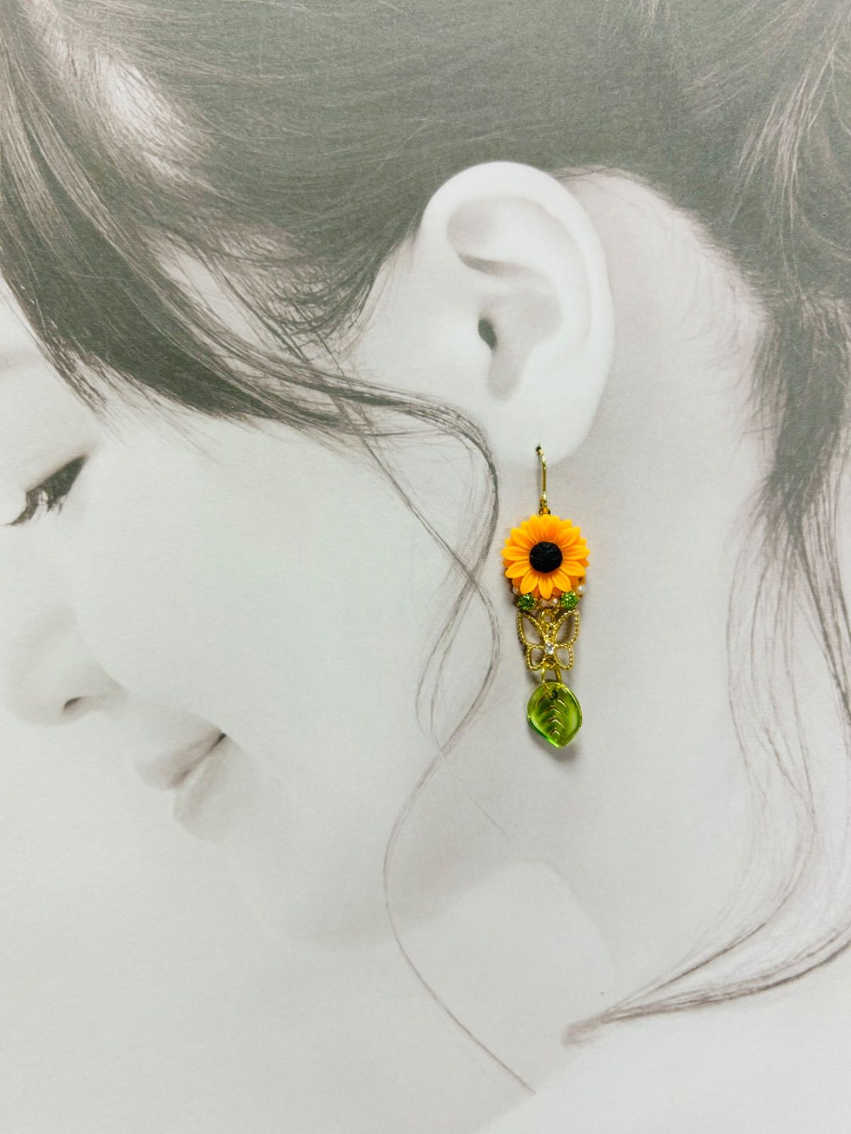 ひまわりのピアス/イヤリング ハンドメイド ※チャーム/キーホルダー