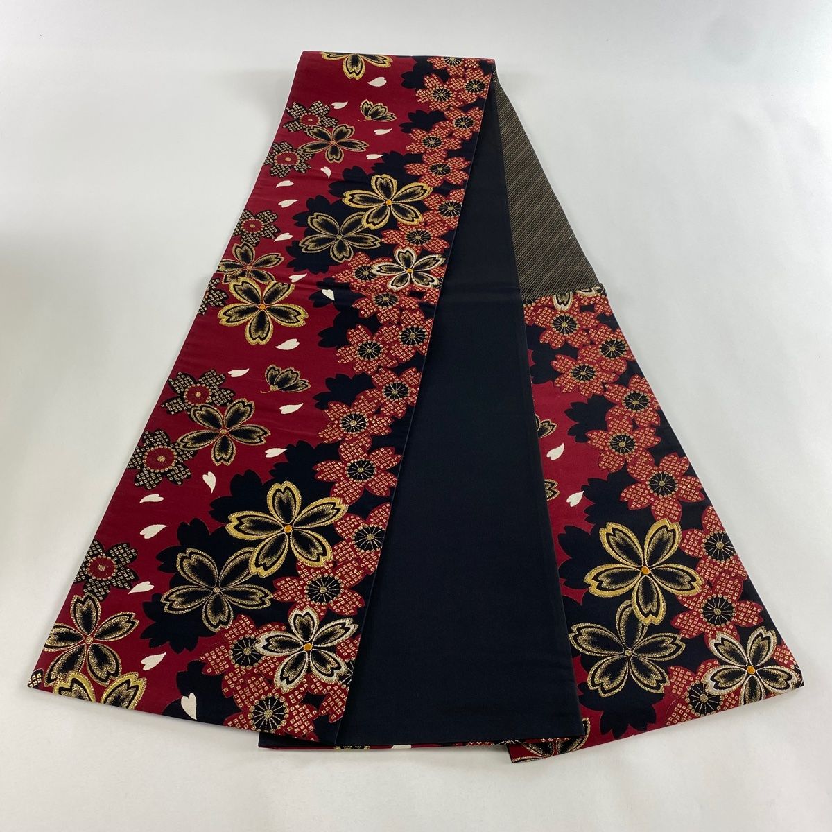 袋帯 秀品 桜 花びら 金糸 箔 赤 六通 正絹 【中古】 - メルカリ