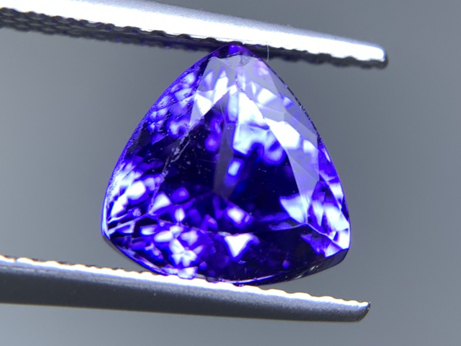 タンザナイト 天然 2.516ct 中央宝石ソーティング付き 7.85