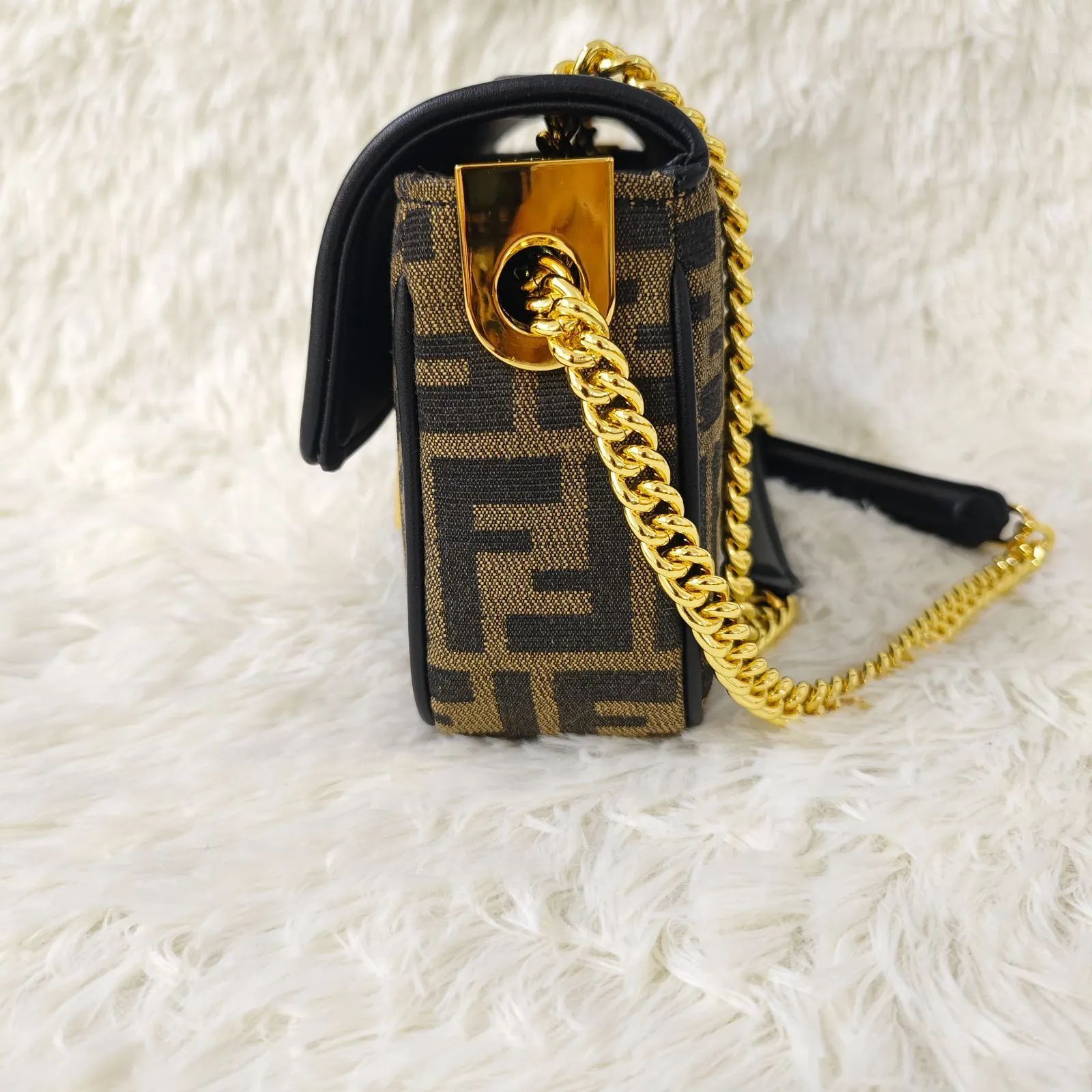 フェンディ/FENDIミディアムショルダーバッグハンドバッグ