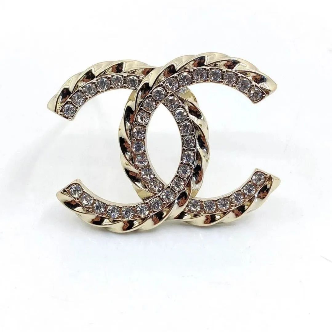 新入荷】CHANEL シャネル クリスタルCCロゴ ブローチ 高級感あふれる 