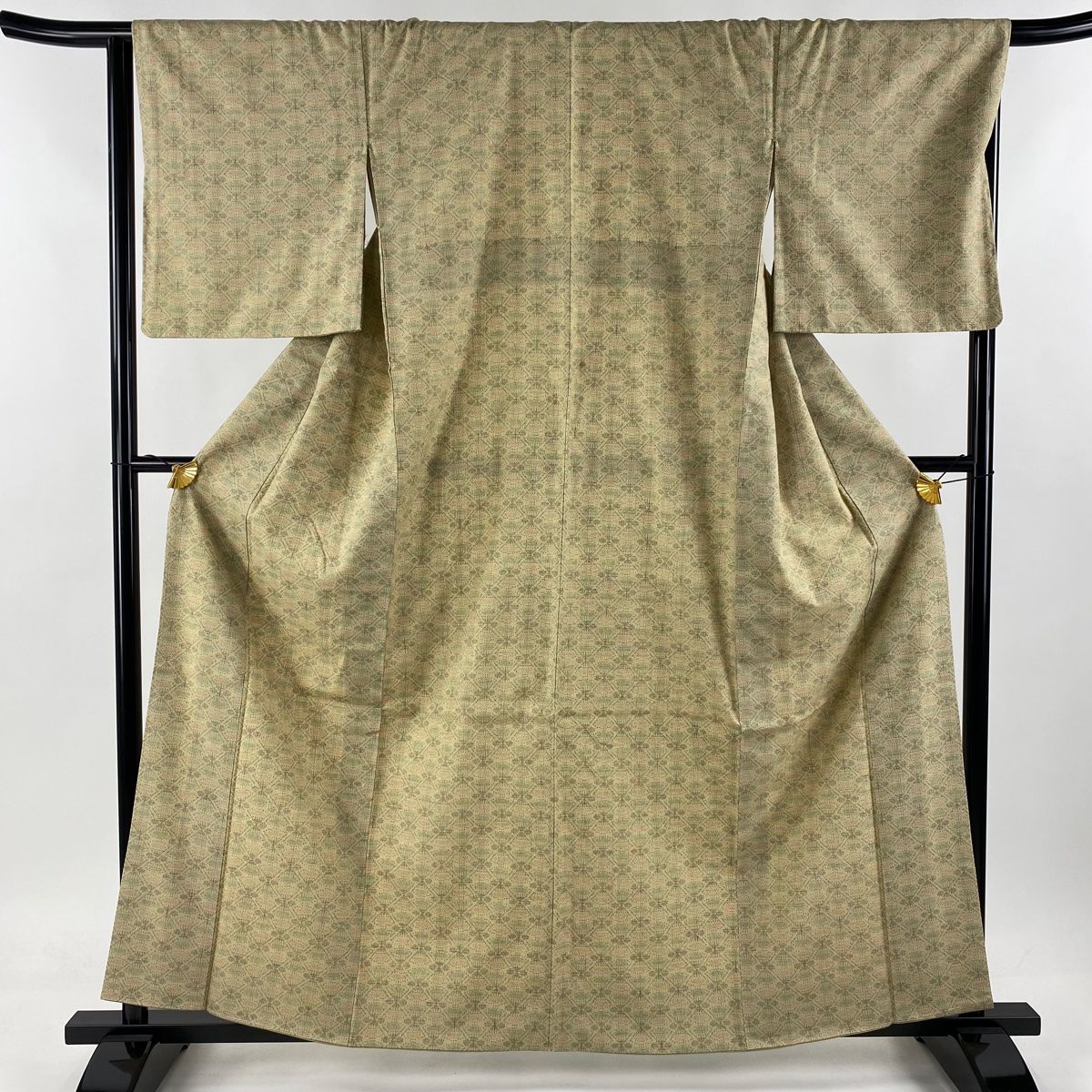 結城紬 身丈161cm 裄丈66.5cm M 袷 本場結城紬 証紙 幾何学模様 亀甲絣 ベージュ 正絹