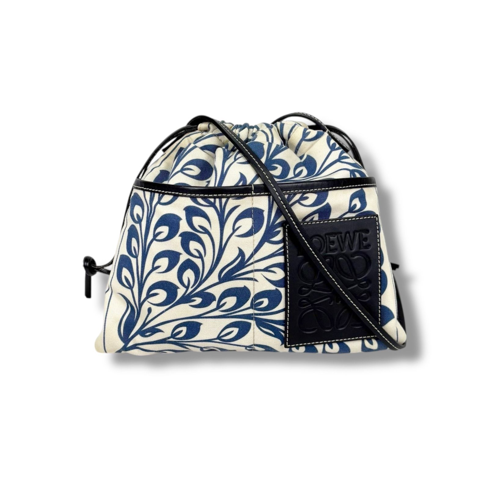 美品✨LOEWE ロエベ　ドローストリング　ポーチ　アナグラム　グリーン 美品✨LOEWE ロエベ ドローストリング ポーチ アナグラム