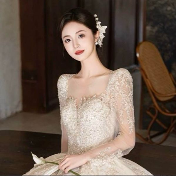 宮殿風上品サテン×ビジュー 白ウェディングドレス プリンセスライン 結婚式