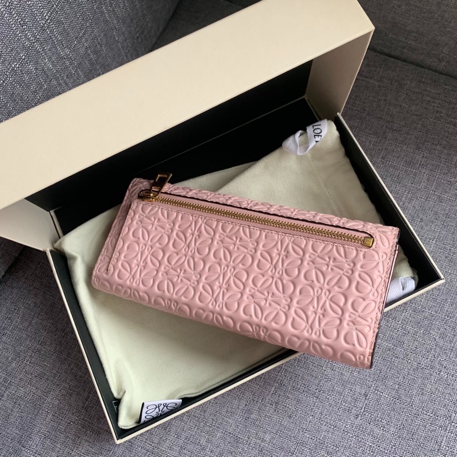 大特価満載！ ロエベ クラシックバタフライパターン ロングウォレット ダストバッグ付きボックス入り ギフト可