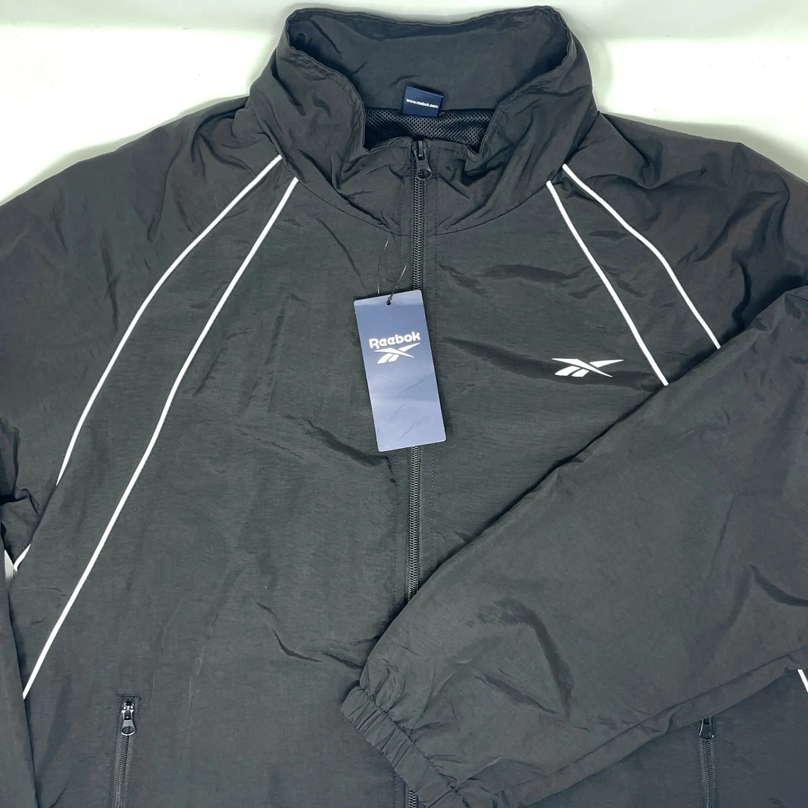 新品未使用　Reebok　　ジャケット　【黒】　Lサイズ