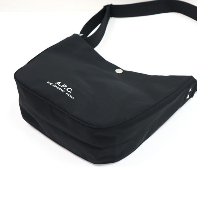 【新品同様】A.P.C.　アー・ペー・セー　JOURNAL　ショルダーバッグ　黒 新品同様】A.P.C. アー・ペー・セー JOURNAL ショルダーバッグ