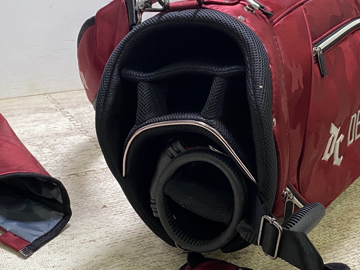 M6.ブリジストン ツアービー X キャディーバッグ エナメル 3点式