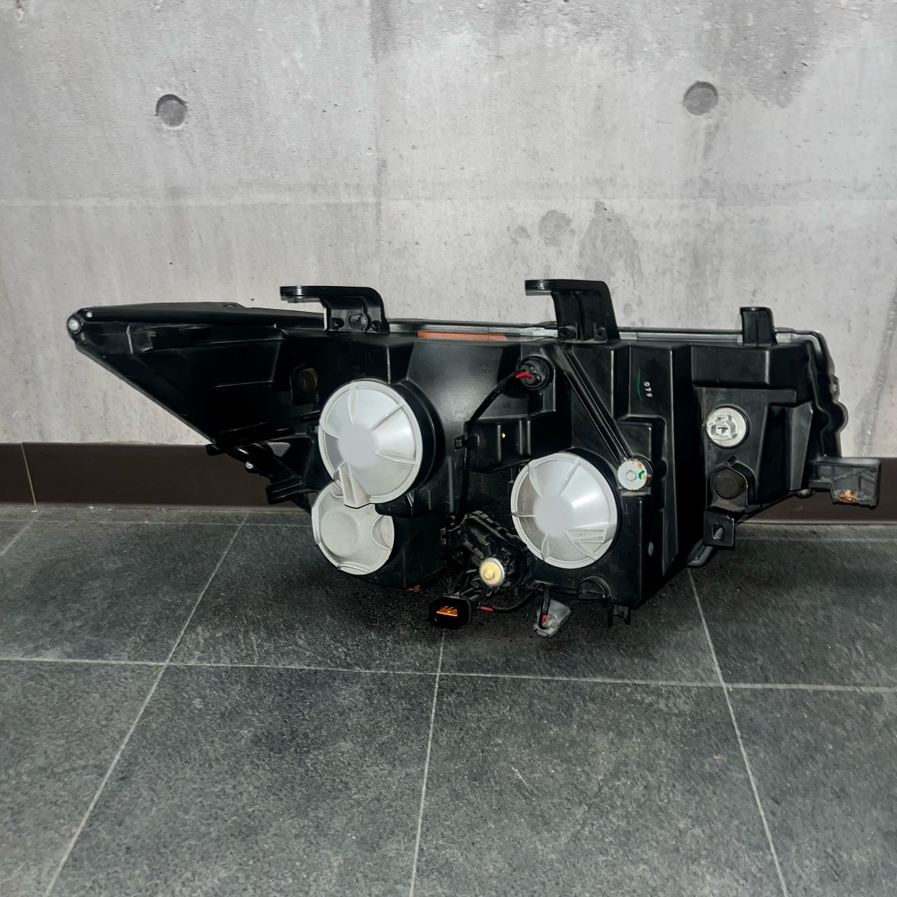 ②デリカD5　純正ヘッドライト　左右　早い者勝ち❕️ デリカD5 純正ヘッドライト 左右 早いもの勝ち❗