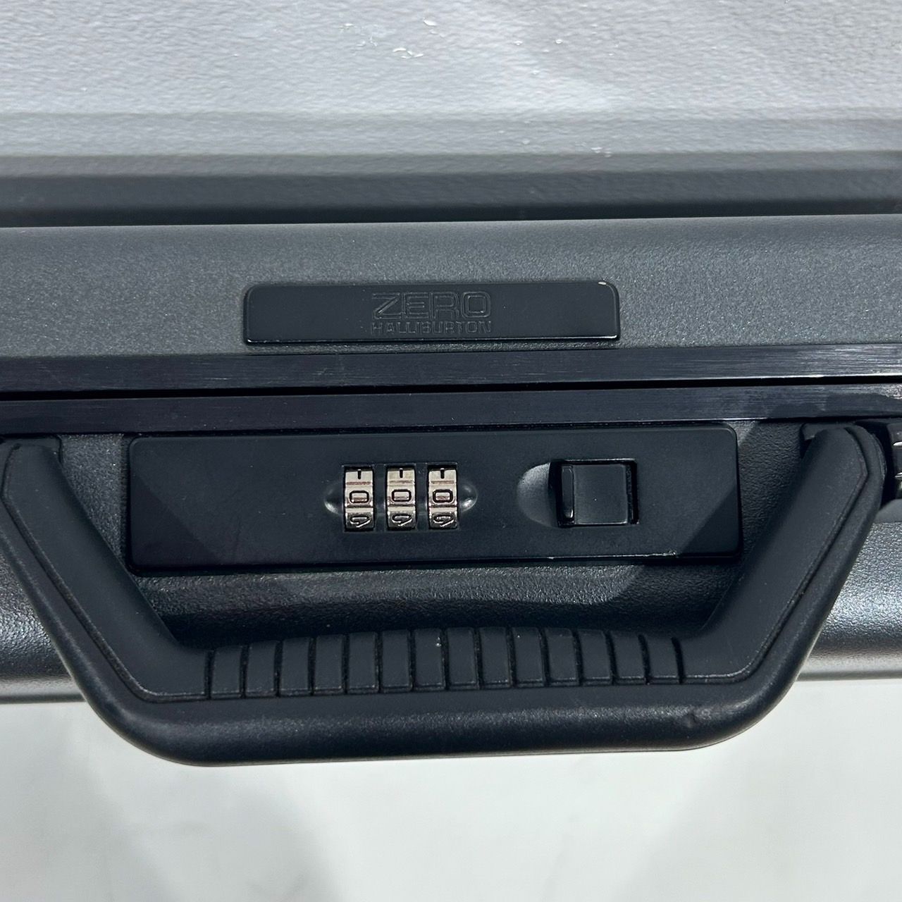 ゼロハリバートン アタッシュ ケース 44cm 中古 傷あり hTb3SSVgo9MfWiV7bmY5gj.jpg@jpg