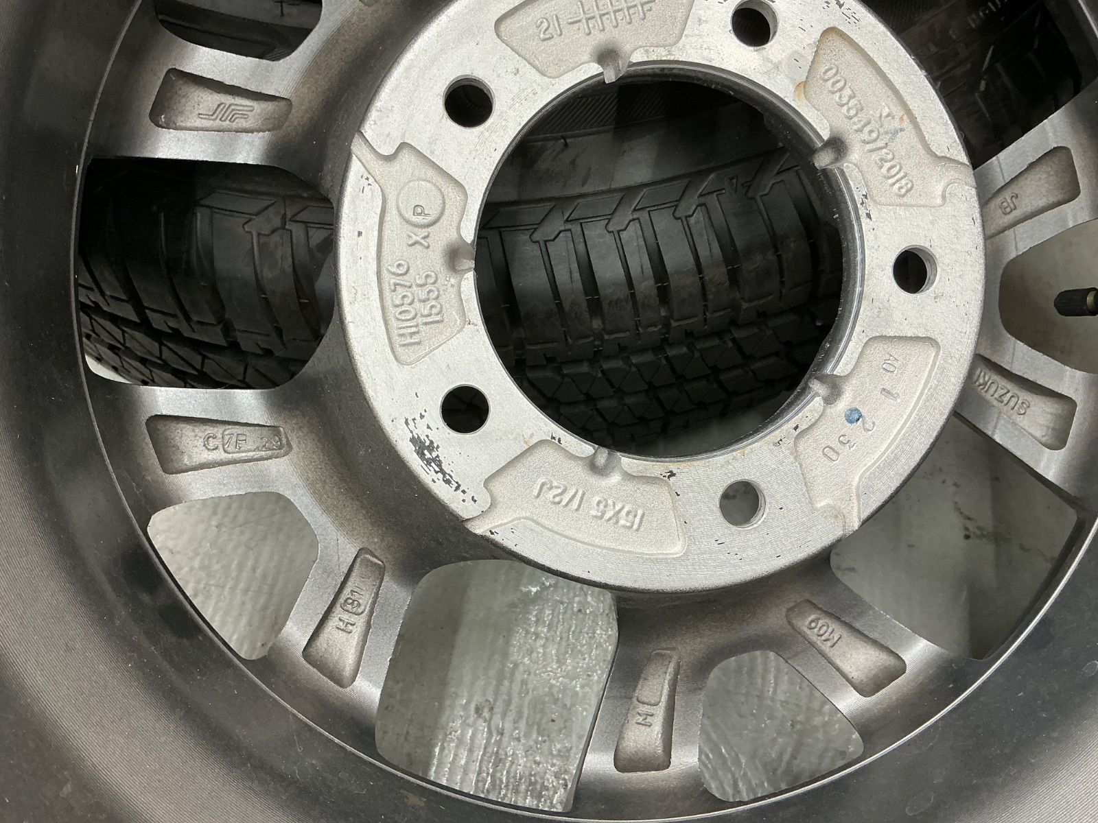 スズキジムニーシエラ純正ホイル夏タイヤ付き195 80R15