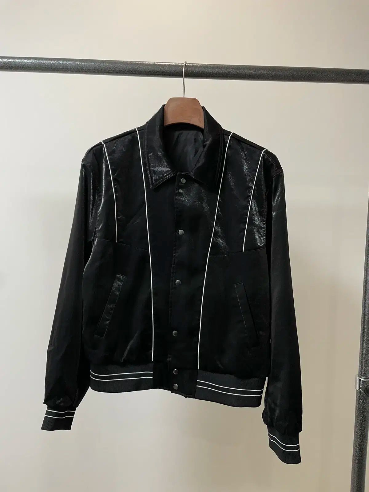 （ 48 ） LMOOD(エルムード) つやつや 黒 ブルゾン ジャケット