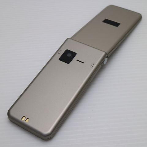 新品同様 arrows ケータイ ベーシック F-41C ゴールド スマホ 白