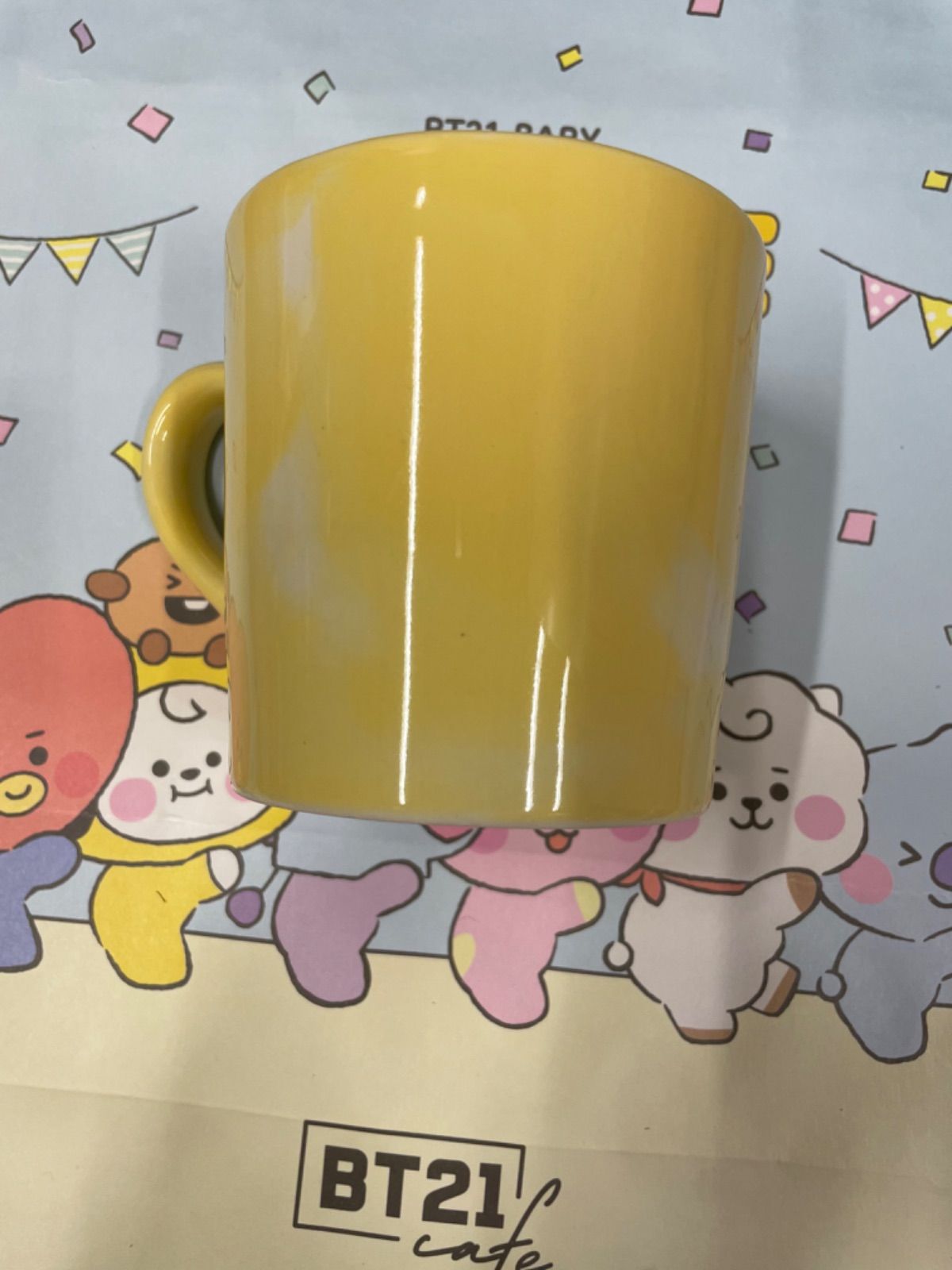 bt21カフェマグカップ イエロー - メルカリ