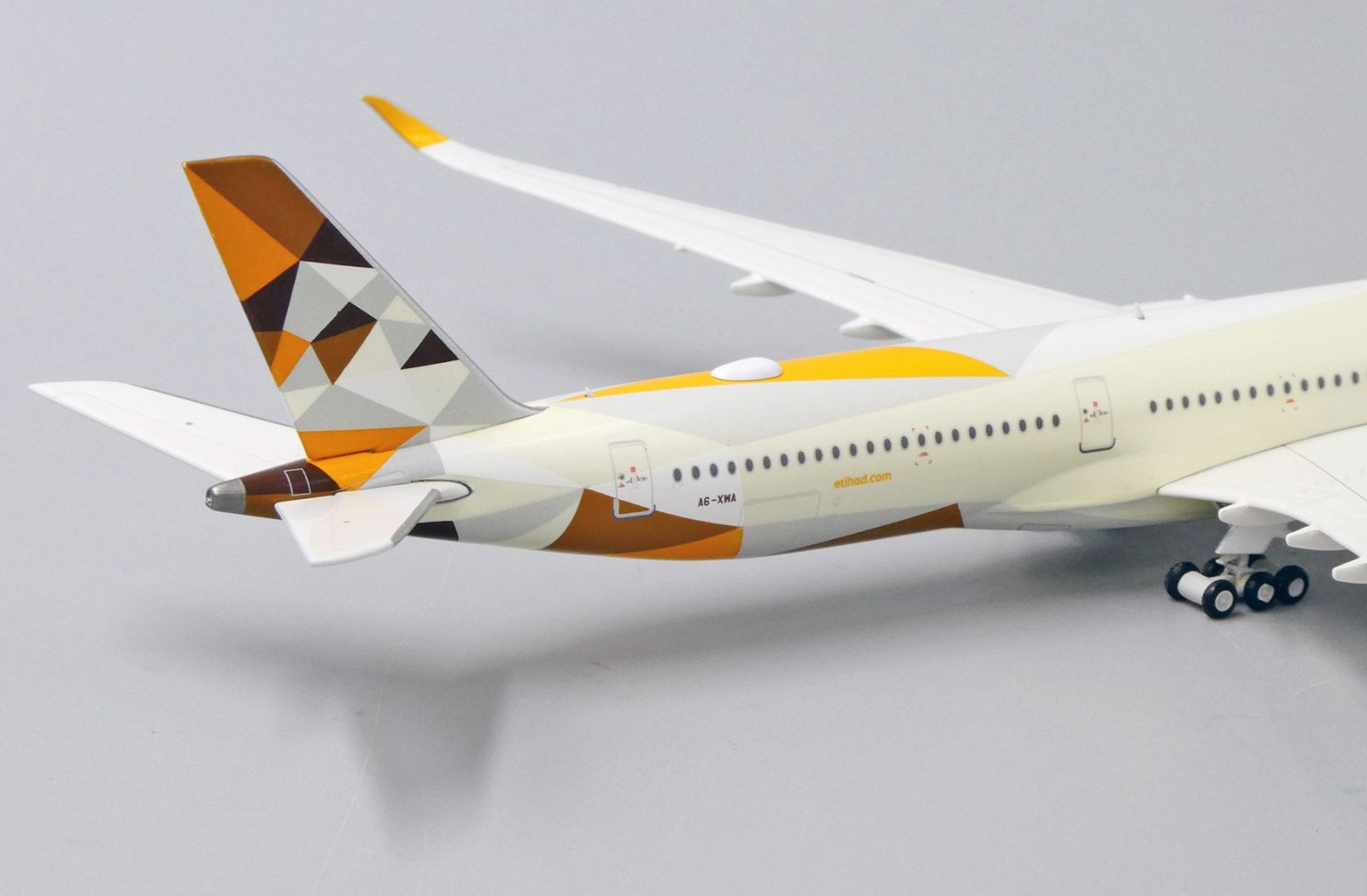 エディハド航空 jcwings A350-1000 50周年記念 1/200 公式サイト