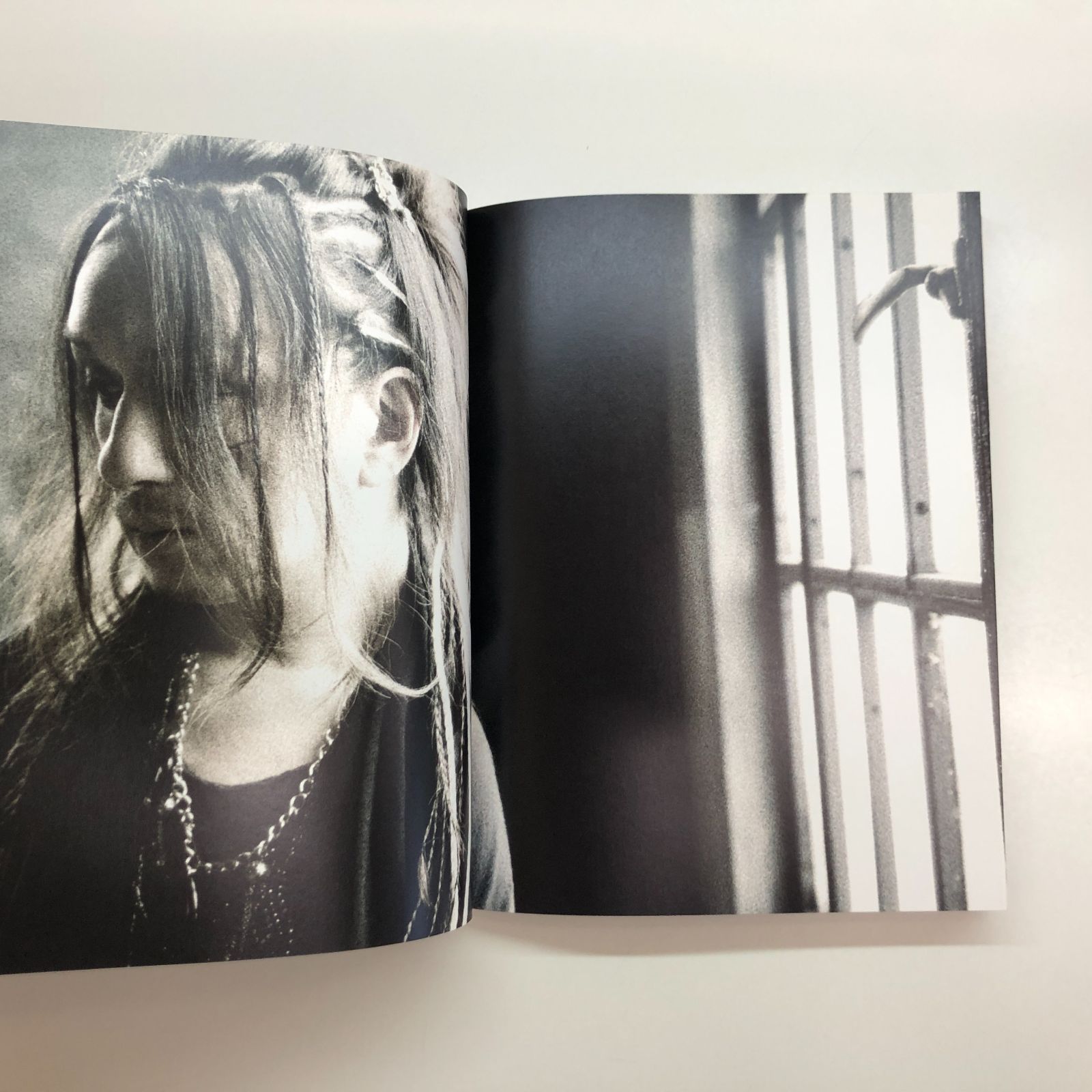 値下げ不可 BUCK-TICK tour 2009 ツアーパンフレット N]BUCK-TICK tour 2009 memento mori パンフレット - メルカリ