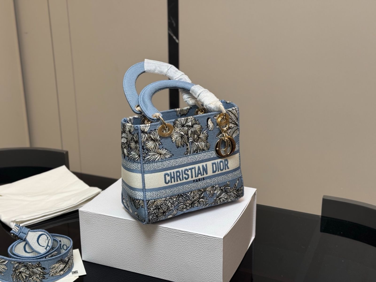 今日 Dior 刺繍 デイヴィッドバッグ 在庫 価格です -MM輸入
