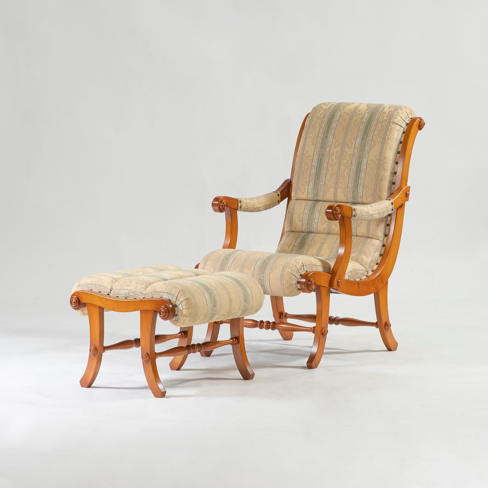 ラウンジチェア 横浜ダニエル Daniel Boot ブーツ ワイドアームチェア＆オットマン 樺桜材 ジャカード織 アーリーアメリカン エレガント クラシックデザイン アンティーク調 一人掛け 1Pソファ 家具