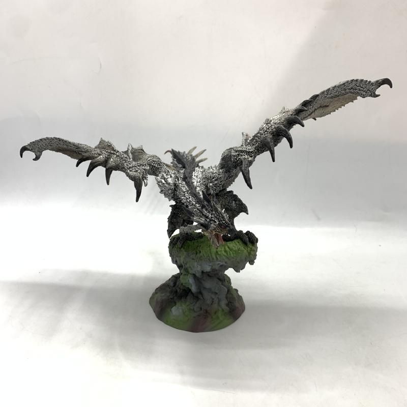 CAPCOM - 【中古】カプコン 銀火竜 リオレウス希少種 カプコンフィギュアビルダー クリエイターズモデル モンスターハンター モンハン[10][240010480612] CAPCOM - 【中古】カプコン 銀火竜 リオレウス希少種 カプコン
