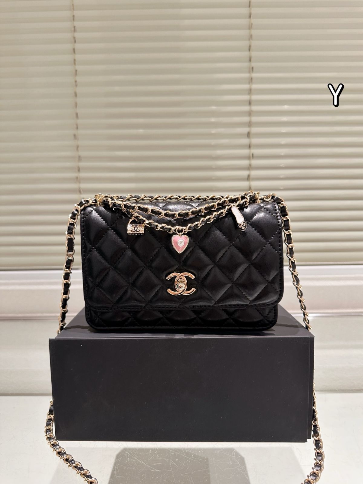 今日特価】CHANEL 25P Heart Pendant WOC Chain Bag / シャネル