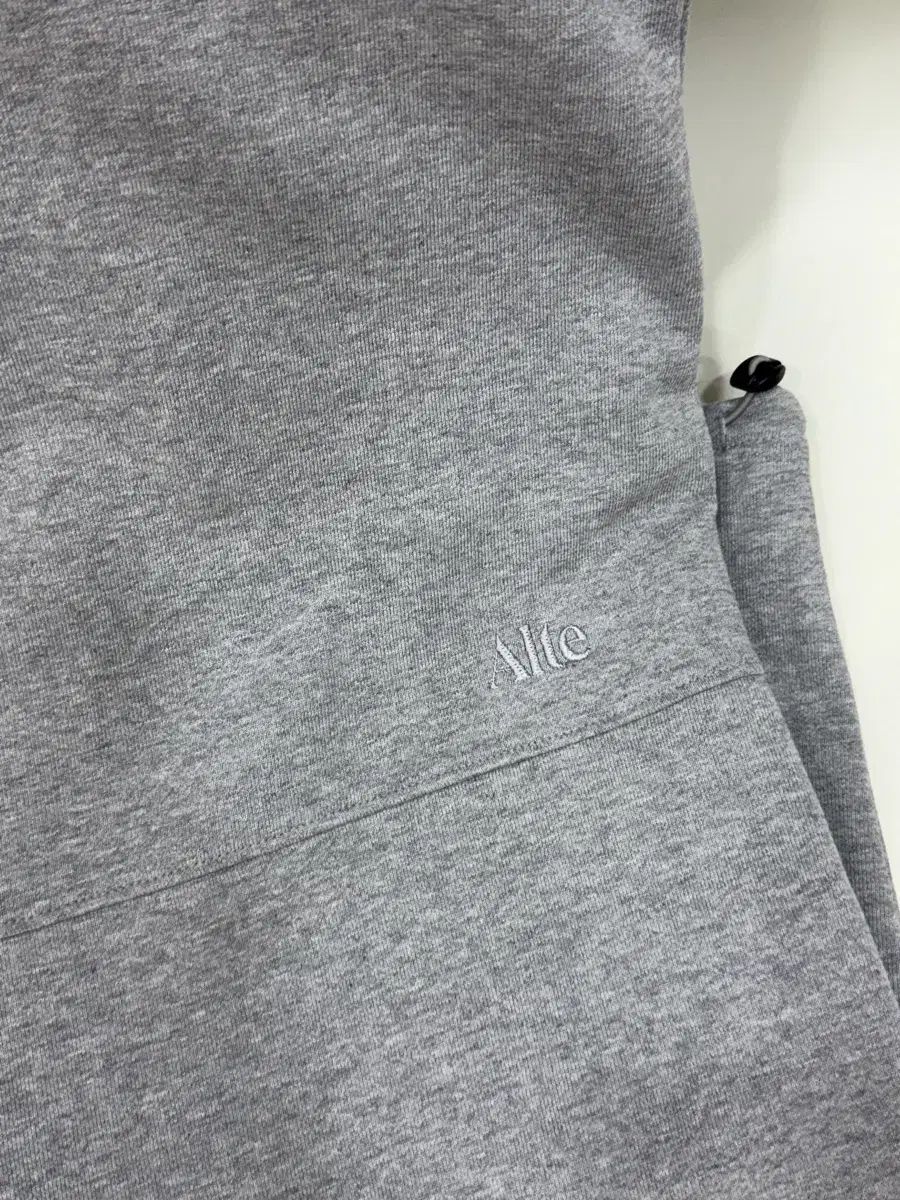 アルテ ALTE シャーリング パンツ グレー DECORATOM_COM_BR