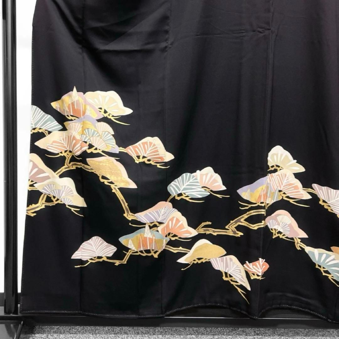 黒留袖　金駒刺繍　金彩　松　扇　着物　064w d 黒留袖 金駒刺繍 金彩 松 扇 着物 064w d - メルカリ