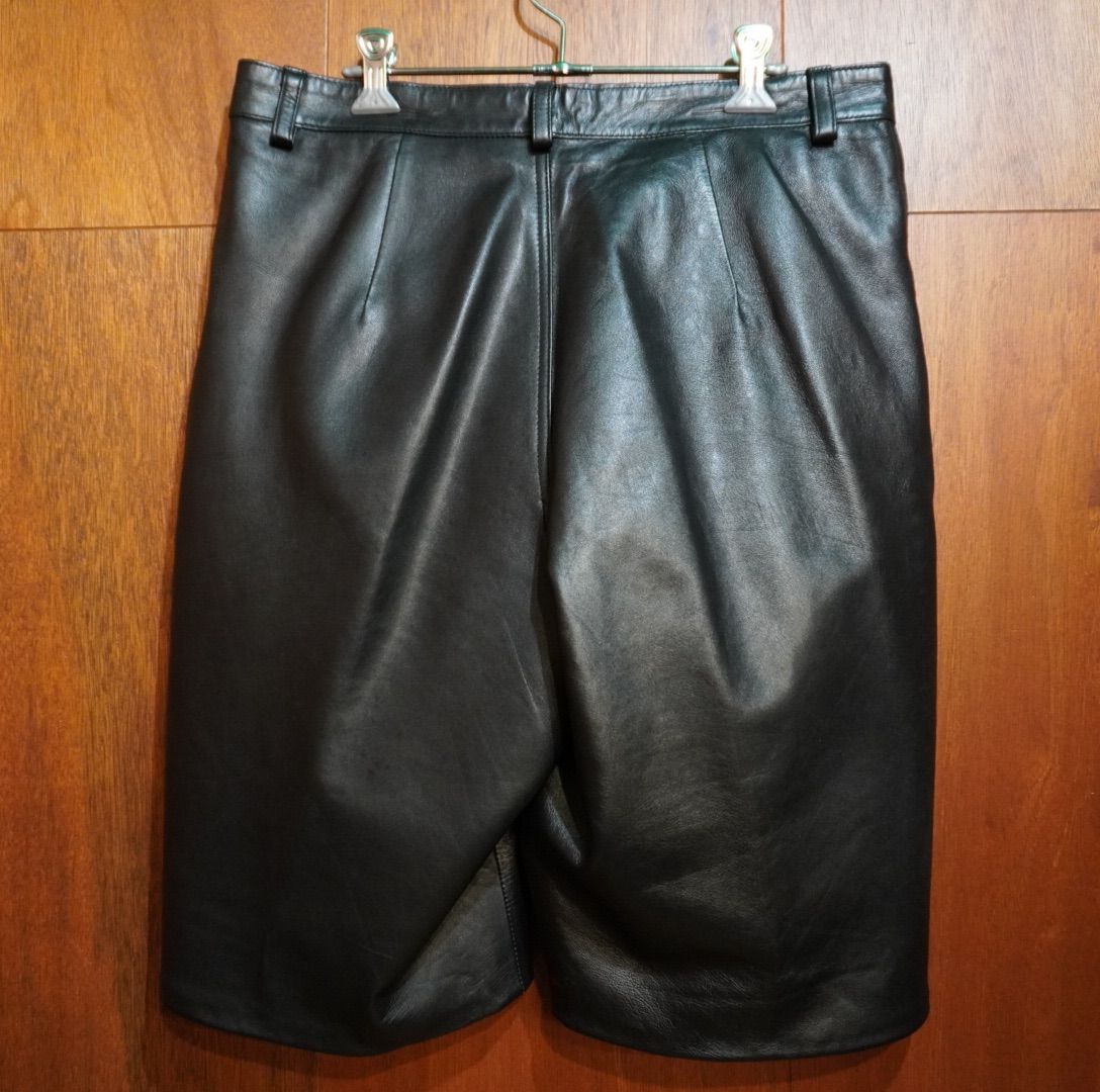 レザーハーフパンツ