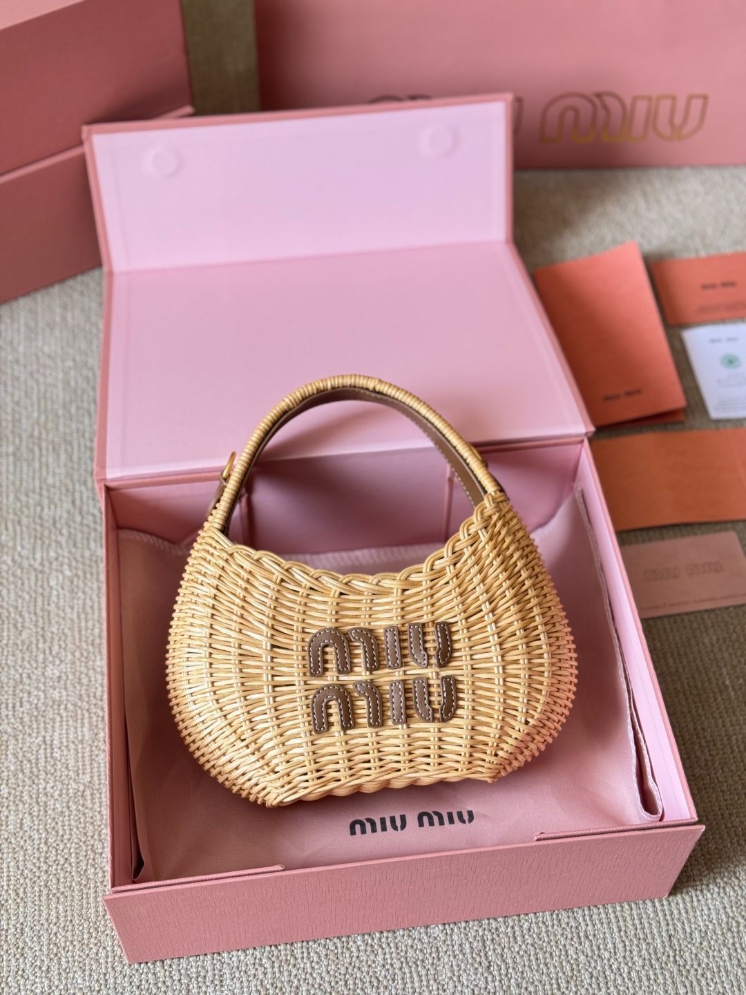 【MIU MIU】ミニラフィアバッグ miu ミュウミュウ Miu 【MIUMIU】ミュウミュウ MUIMIU ロゴ