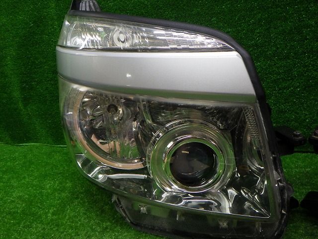 トヨタ純正 ZRR70⁄75 ヴォクシー 後期 ヘッドライト左右バラスト付