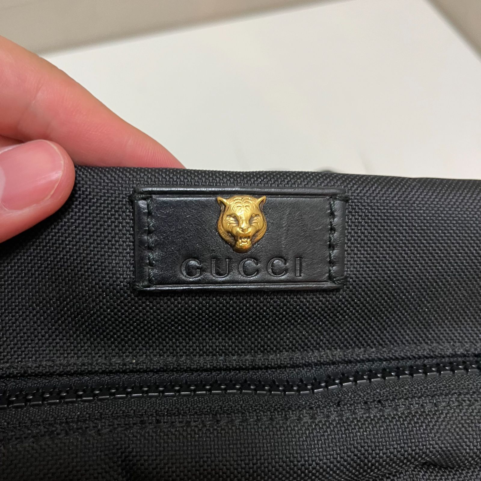 GUCCI グッチ タイガー エンブロイダリー ボディーバッグ ブラック