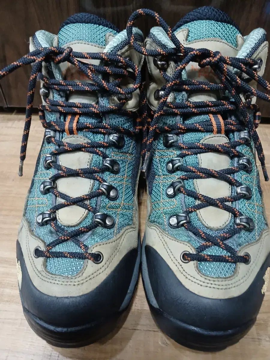 THE NORTH FACE ザノースフェイス 登山靴 GORE-TEX ゴアテックス Vibram 窓 275mm