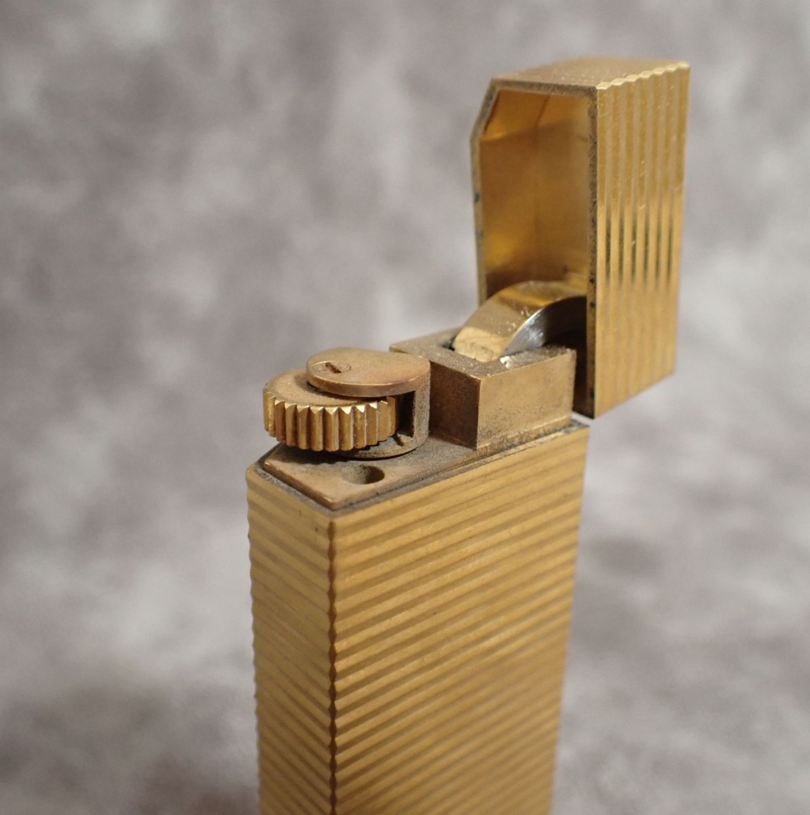 Cartier カルティエ ガスライター ゴールド系カラー ペンタゴン