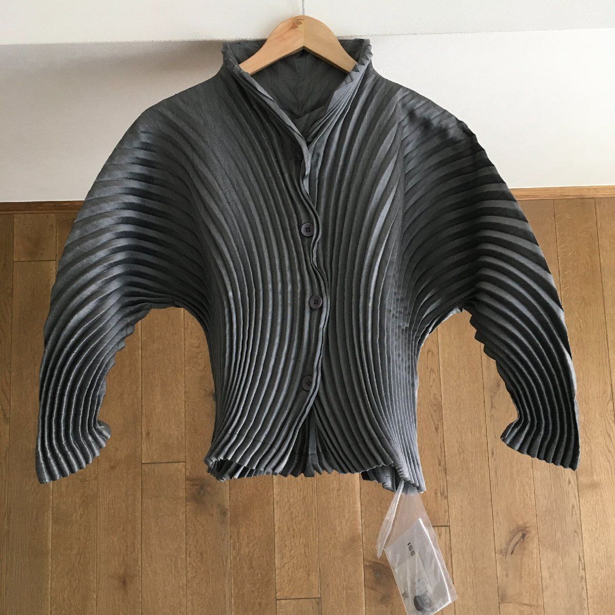 ISSEY MIYAKE イッセイミヤケ 3D スチーム ストレッチ ジャケット 3Dスチームストレッチ技術で色の可能性を追求、「イッセイ ミヤケ」15