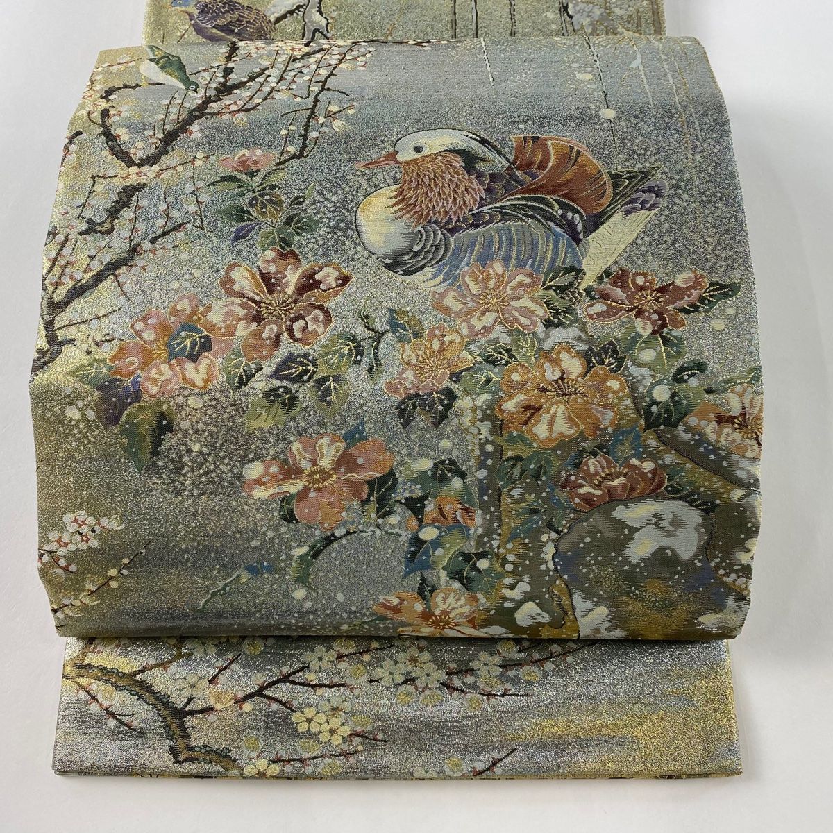 丸帯 美品 逸品 日本の宝 松梅 花鳥 金糸 箔 金色 お太鼓柄 正絹 丸帯 美品 逸品 日本の宝 松梅 花鳥 金糸 箔 金色 お太鼓柄 正絹