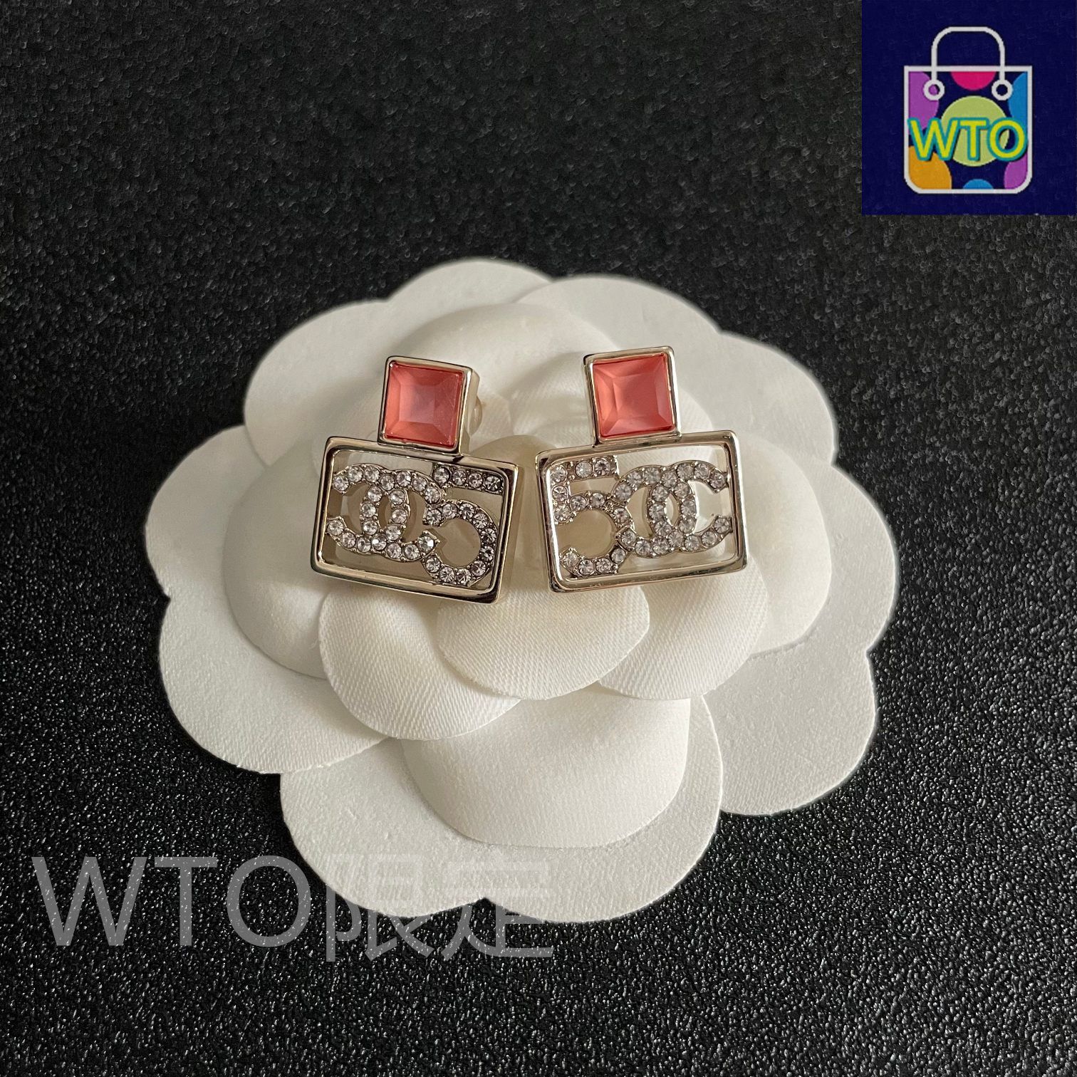 【シンプル希少❣️】CHANEL　ヴィンテージピアス 今日WTO】Chanel ヴィンテージ アルファベットピアス 送料無料