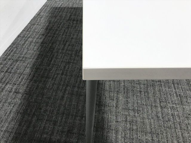 オカムラ ホワイト