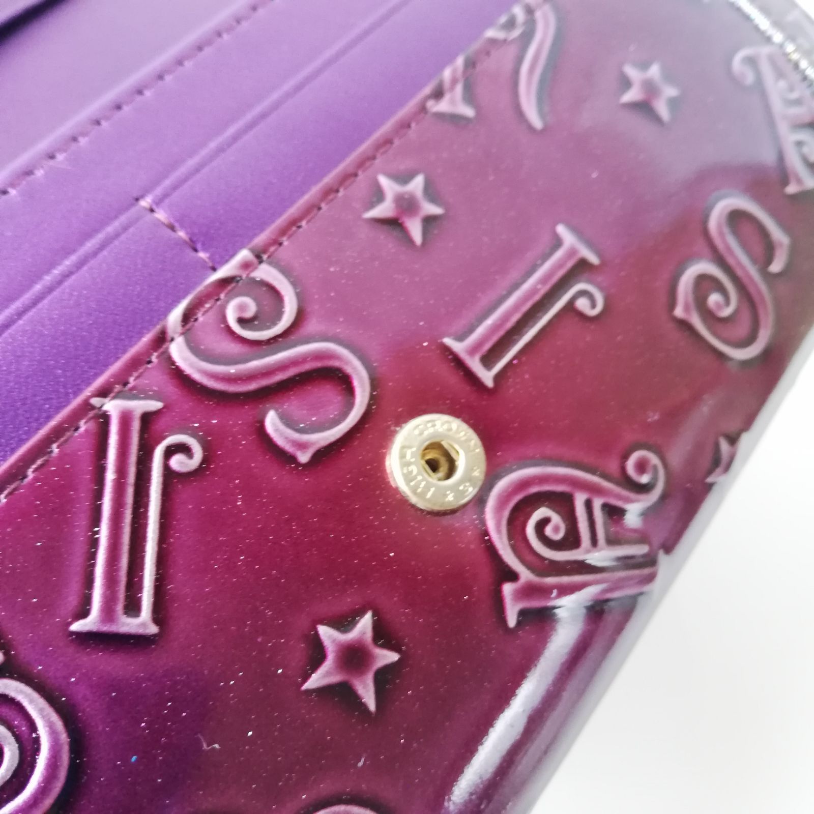 アナスイ【ANNA SUI】がま口の長財布ウォレット/パープル紫の型押し 